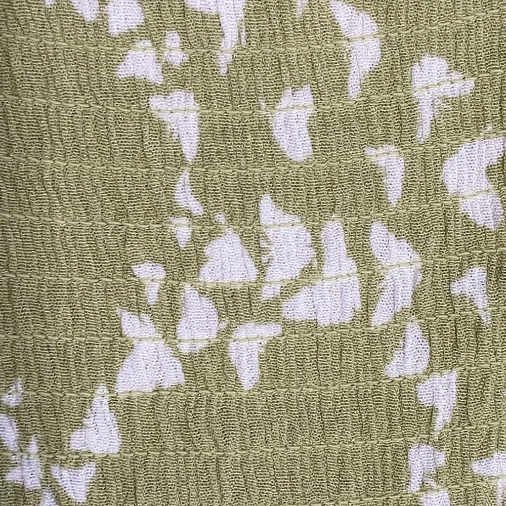 So smocked puff sleeve crop top w butterfly abstract print L jrs - Picture 12 of 17